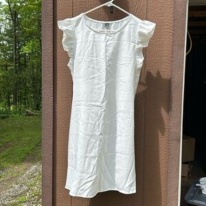 Size medium white dress never worn